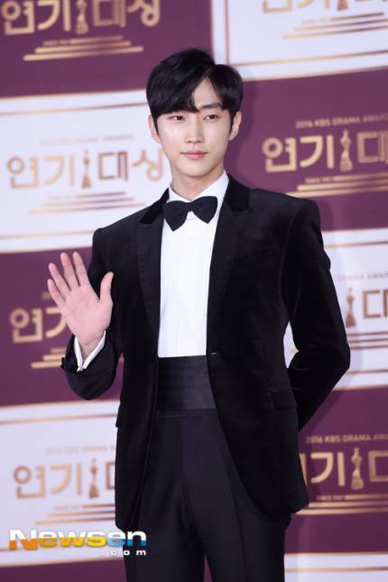 오늘자 B1A4 진영 | 인스티즈