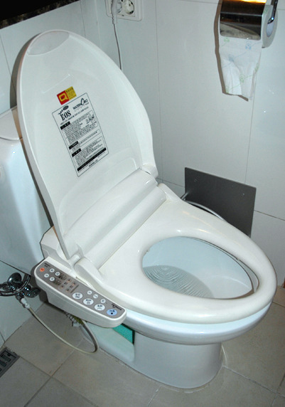 화장실에 비데 있으면 꼭 사용한다 vs 사용안한다 | 인스티즈