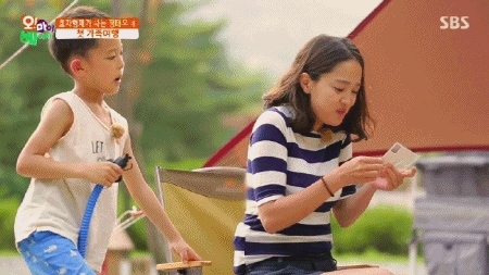 [오마이베이비] 하준이가 뜨거운 고기 먹는 법.gif | 인스티즈