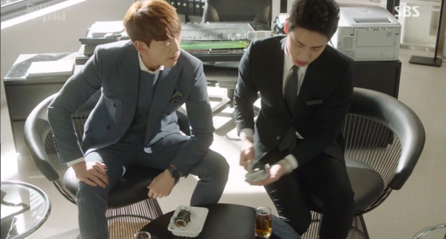 [돌아와요아저씨] 입안에 있던 김밥도 나눠먹는 사이 | 인스티즈