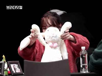 혼자서 잘노는 나연이.gif | 인스티즈