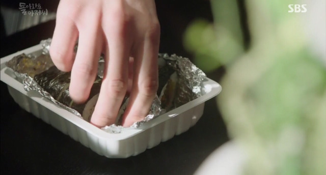 [돌아와요아저씨] 입안에 있던 김밥도 나눠먹는 사이 | 인스티즈