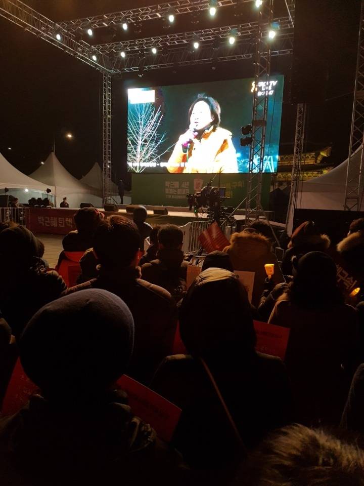 광화문 앞쪽으로 옮겼습니다 | 인스티즈