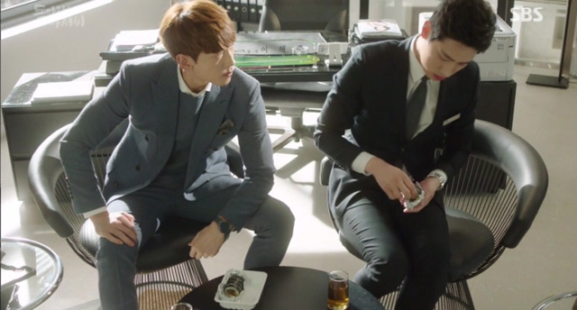 [돌아와요아저씨] 입안에 있던 김밥도 나눠먹는 사이 | 인스티즈