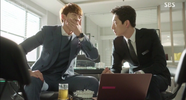 [돌아와요아저씨] 입안에 있던 김밥도 나눠먹는 사이 | 인스티즈