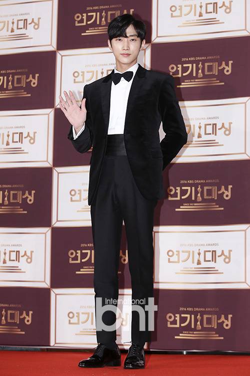 오늘자 B1A4 진영 | 인스티즈