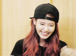 스냅백 쓴 아이유.gif | 인스티즈