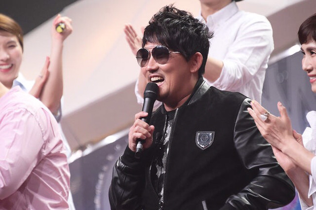 썬글라스 낀 모습이 더 익숙한 연예인.jpg | 인스티즈