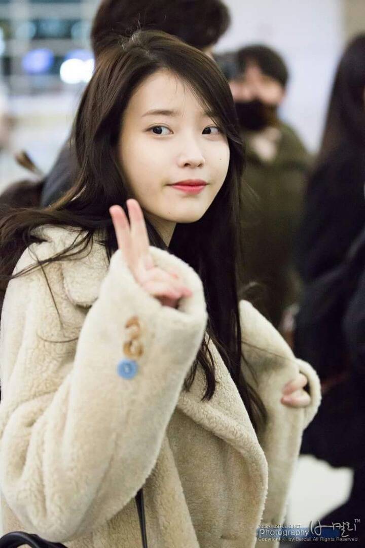 출국하는 아이유 | 인스티즈