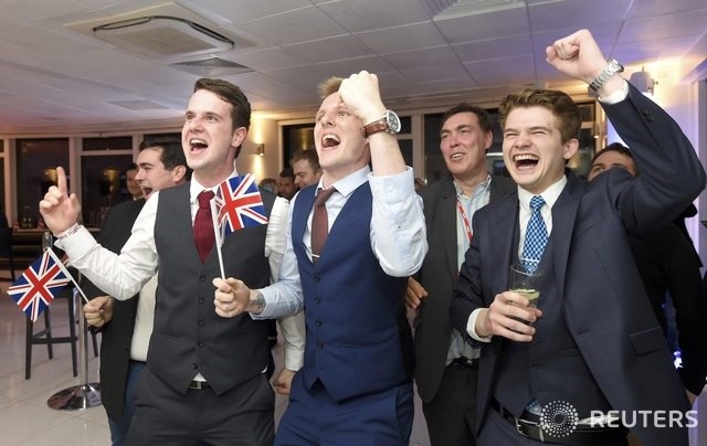 환호하는 EU 탈퇴 지지자들 | 인스티즈