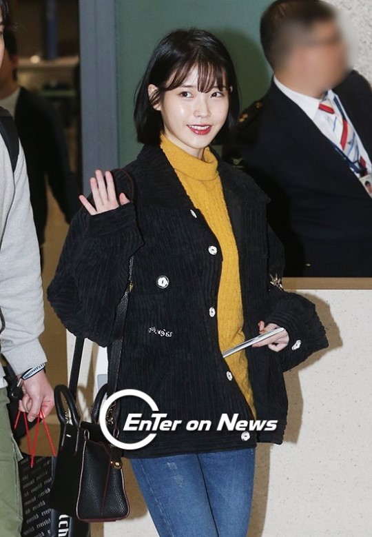 입국하는 아이유 | 인스티즈