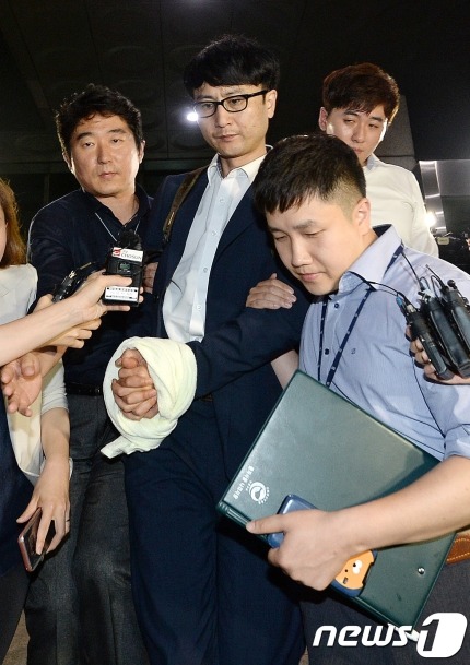 남부지검 나서는 이준서 | 인스티즈