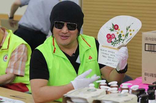 썬글라스 낀 모습이 더 익숙한 연예인.jpg | 인스티즈