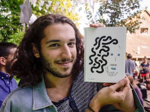 손수 만든 초상화 자판기를 끌고 전세계 곳곳에서 재밌는 초상화를 그려주는 사람 | 인스티즈