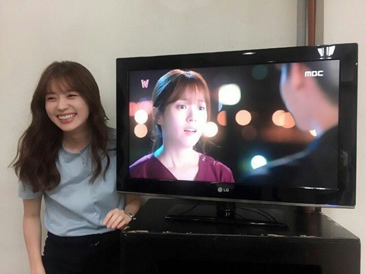 자기 방송 보면서 흉내내는 한효주 | 인스티즈