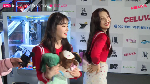 인형뽑기에 집중력 폭발하는 조이.jpg | 인스티즈