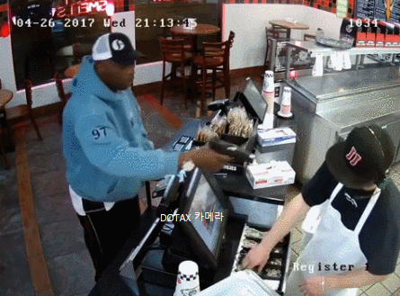 무덤덤한 알바생 | 인스티즈