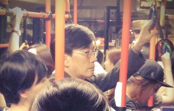 만원버스에 타고 있는 60대 | 인스티즈