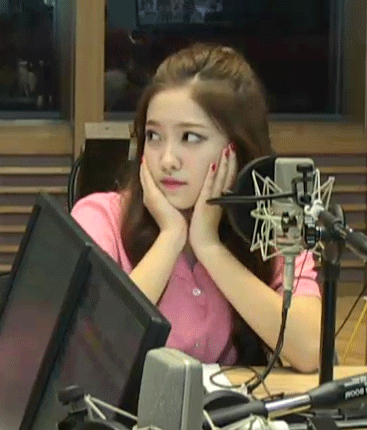 버즈를 모르는 예리.JPG | 인스티즈