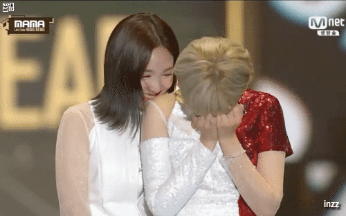 트와이스 눈물의 수상소감.jpgif | 인스티즈