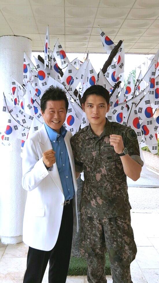 태진아, '양아들' JYJ 김재중 위해 특별 위문공연 펼쳐 | 인스티즈