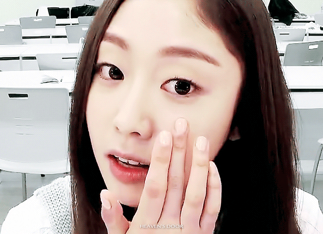 [러블리즈] 화장하는 지수.gif | 인스티즈