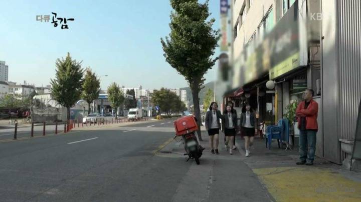 자동차 정비 기술 배우는 여학생들 | 인스티즈