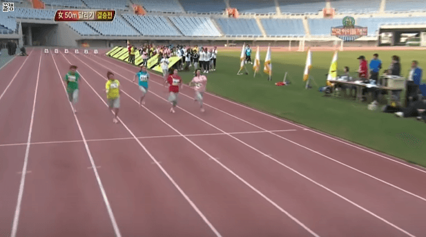 다칠뻔한 여자 연예인들 .GIF | 인스티즈