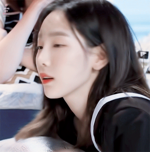 29세 여아이돌의 눕방 수준.GIF | 인스티즈