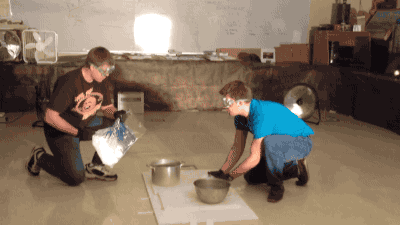 실내에서 만든 토네이도.gif | 인스티즈