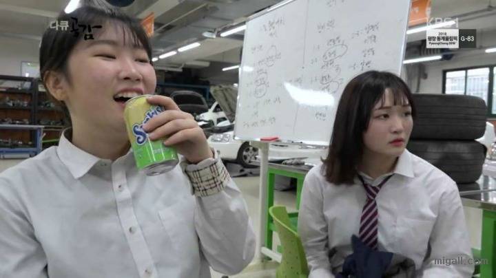 자동차 정비 기술 배우는 여학생들 | 인스티즈