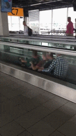 공항의 자들.gif | 인스티즈