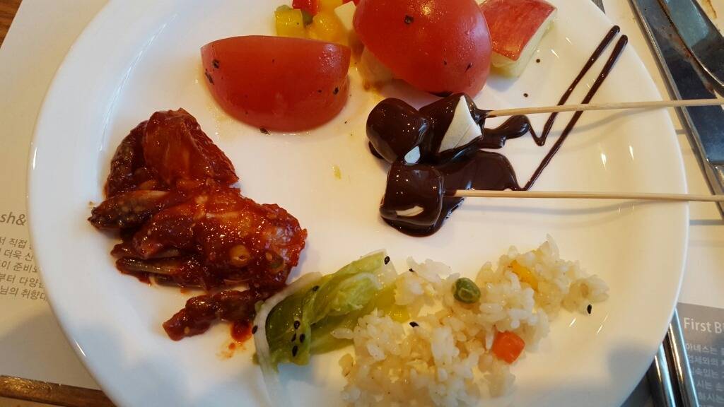 뷔페가서 혼자 먹은 음식 | 인스티즈