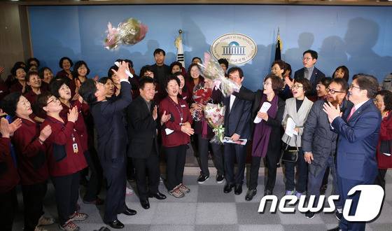 우원식 의원 페이스북 - 마침내 실현되었습니다.jpg | 인스티즈