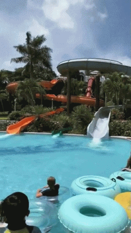 간지나게 워터슬라이드 타기.gif | 인스티즈