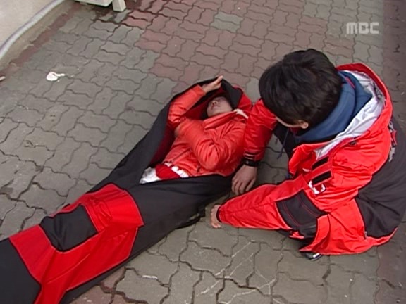 [거침없이하이킥] 보드가방이랑 사귀는 민용이 ㅋㅋㅋㅋㅋㅋ.jpg | 인스티즈