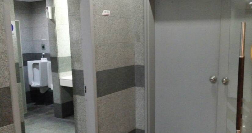 우리나라 남자화장실 빡치는거.jpg | 인스티즈