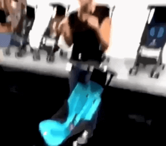 작아지는 유모차.gif | 인스티즈