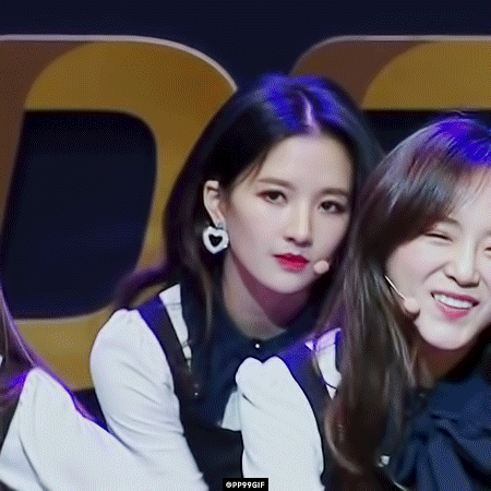 골든글러브 시상식 참석하러 간 구구단.gif | 인스티즈