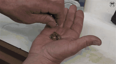 탄피를 재활용 하는 방법.gif | 인스티즈