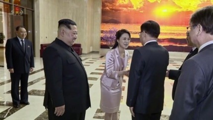 북한TV"참으로 훌륭한 문재인 대통령의 친서”보도 | 인스티즈