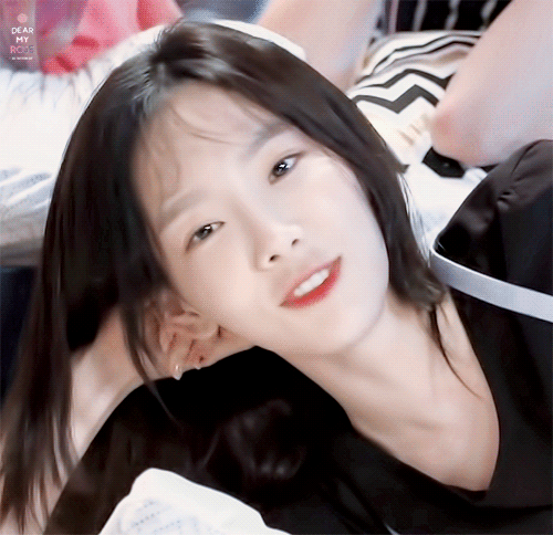 29세 여아이돌의 눕방 수준.GIF | 인스티즈