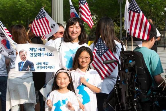 문재인 대통령 방미 환영하는 미주 오소리들.twt | 인스티즈