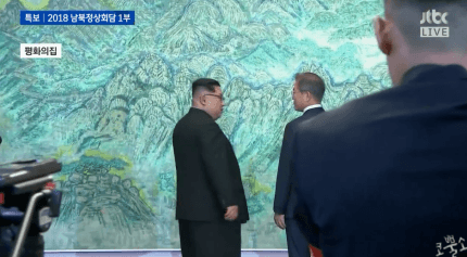 북한산 그림 감상하는 김정은.gif | 인스티즈