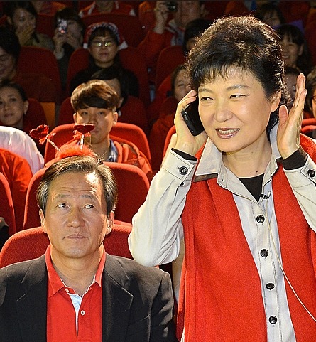 박ㄹ혜 바라보는 사람들 | 인스티즈