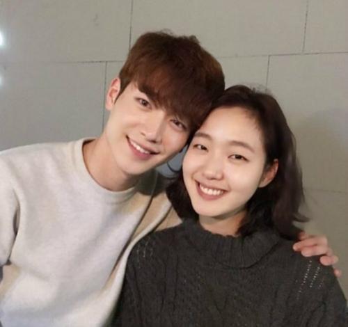 유난히 남녀 연예인들끼리는 되게 자연스러워 보이는 부분 | 인스티즈