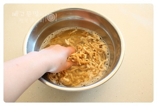 혼자보다 둘이 좋아!! 무말랭이 넣고 만든 오징어젓 | 인스티즈