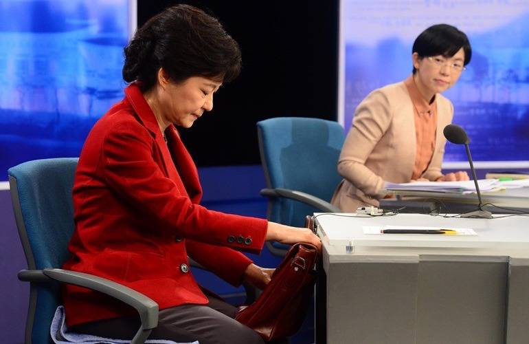 박ㄹ혜 바라보는 사람들 | 인스티즈