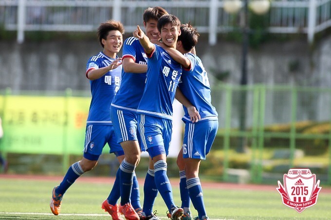 이 대결에 전재산을 걸어야한다면 어느쪽에 거실껀가요 | 인스티즈