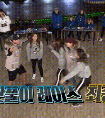 미나에게 크로스라인 시전하는 김종국.gif | 인스티즈